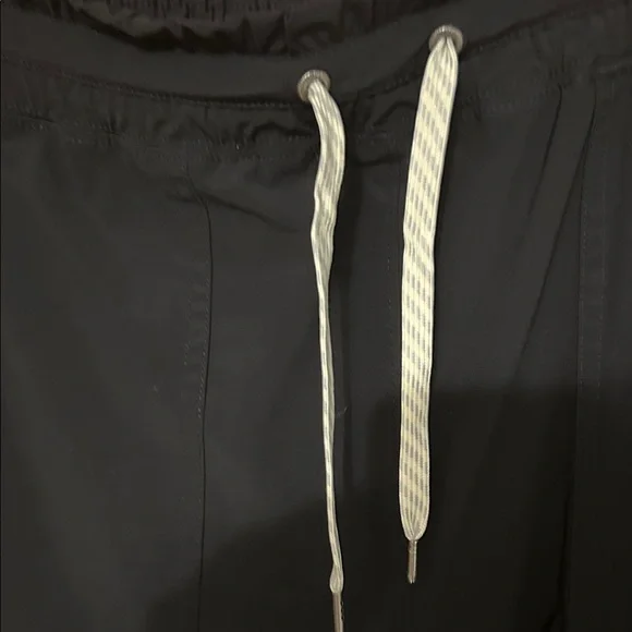 EUC Vuori  ladies Black Jogger Pants size large. - Picture 2 of 11